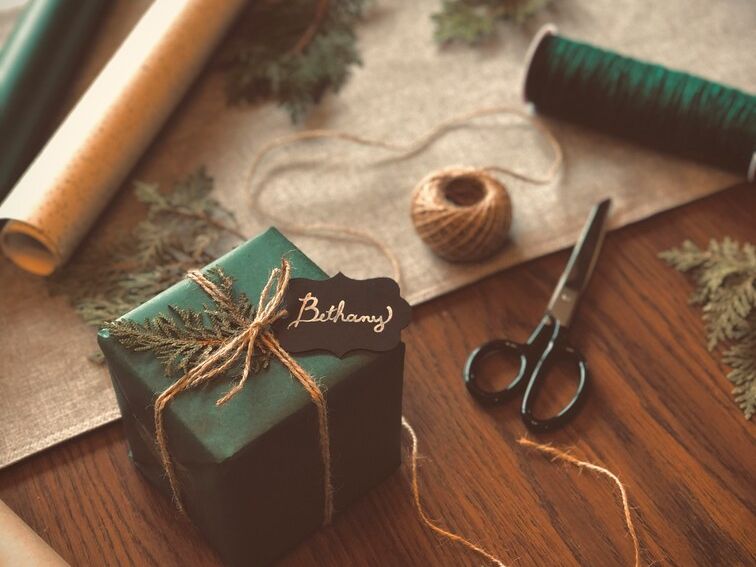 Prezent, którego nie da się kupić. Jak podarować bliskim emocje.